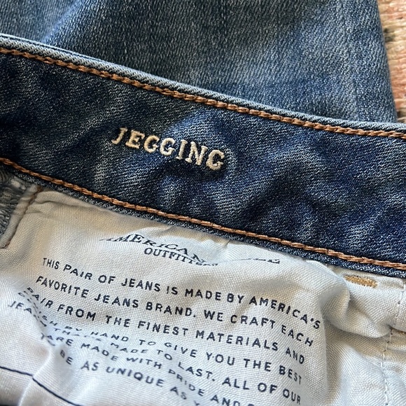 American Eagle Outfitter medium wash Jeans - Picture 7 of 8